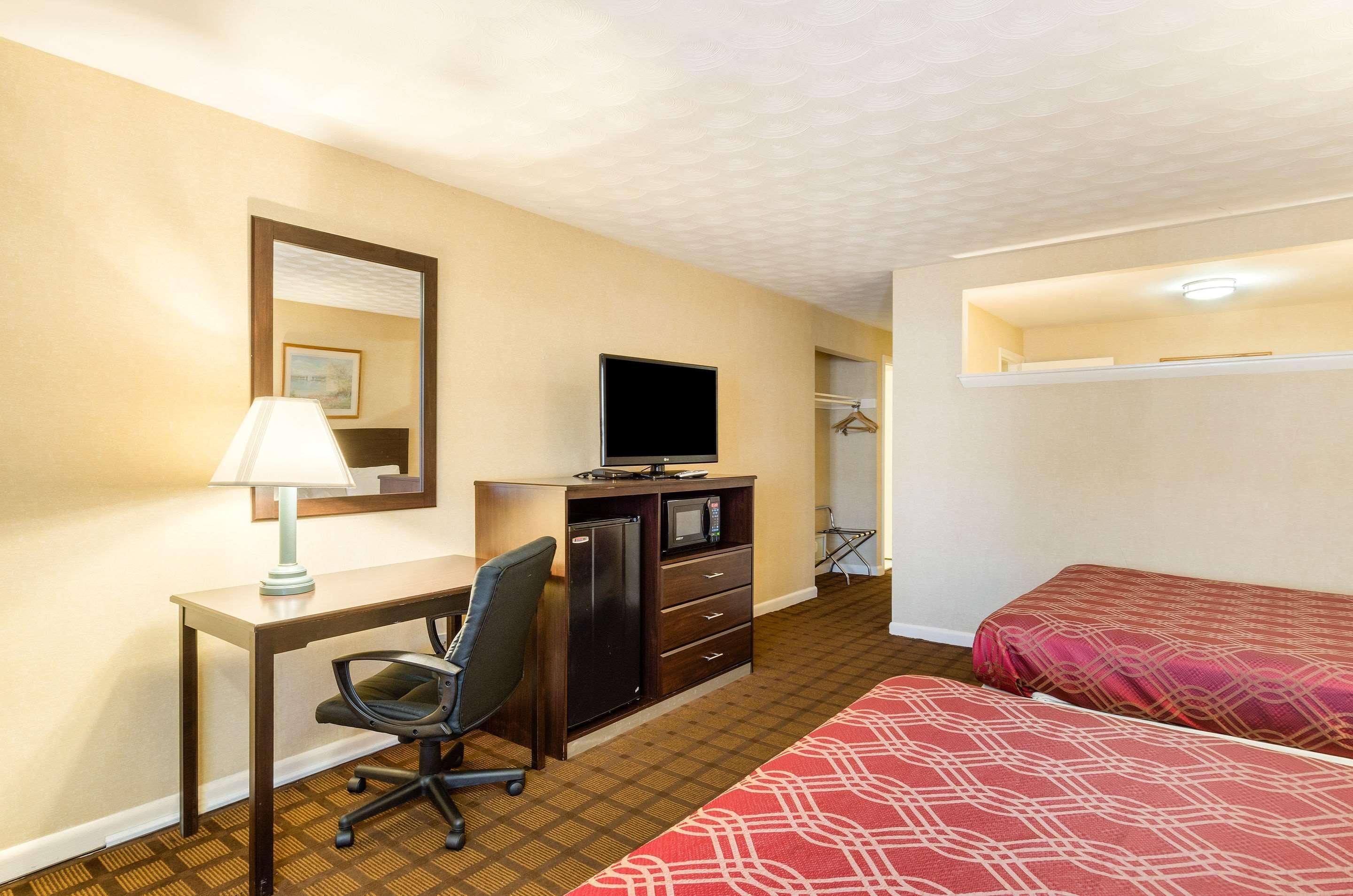 Econo Lodge Boston-Malden Exterior photo