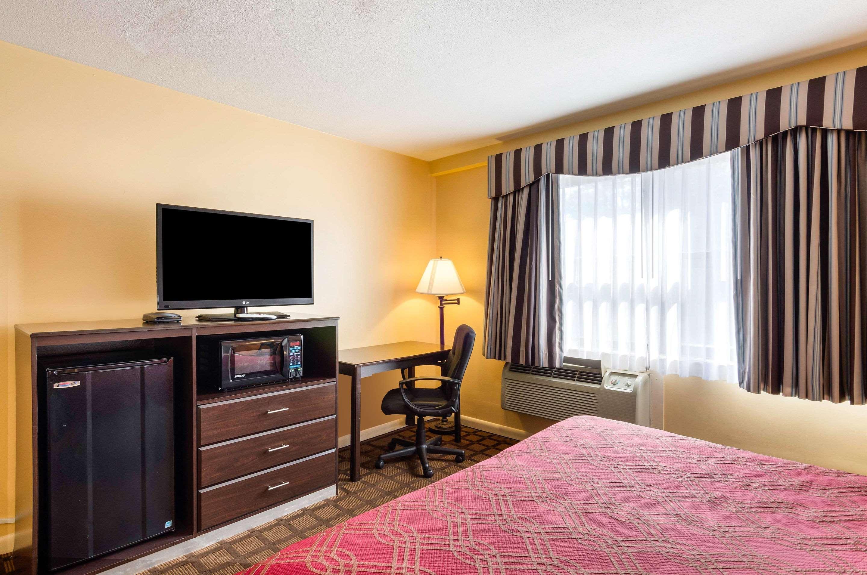 Econo Lodge Boston-Malden Exterior photo